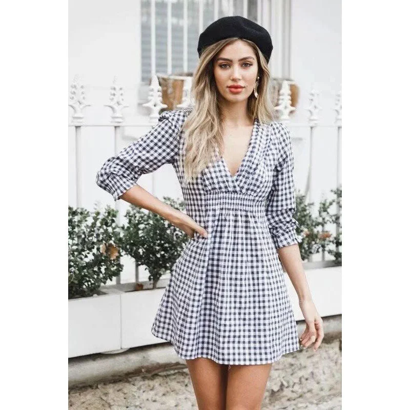 V-neck Petal Sleeve Plaid Mini A-line Dress Women Casual Elastic Waist Soft Slim Dresses Spring Ladies Elegant Party Dress 2019 V-neck Petal Sleeve Plaid Mini A-line Dress Women Casual Elastic Waist Soft Slim Dresses Spring Ladies Elegant Party Dress 2019